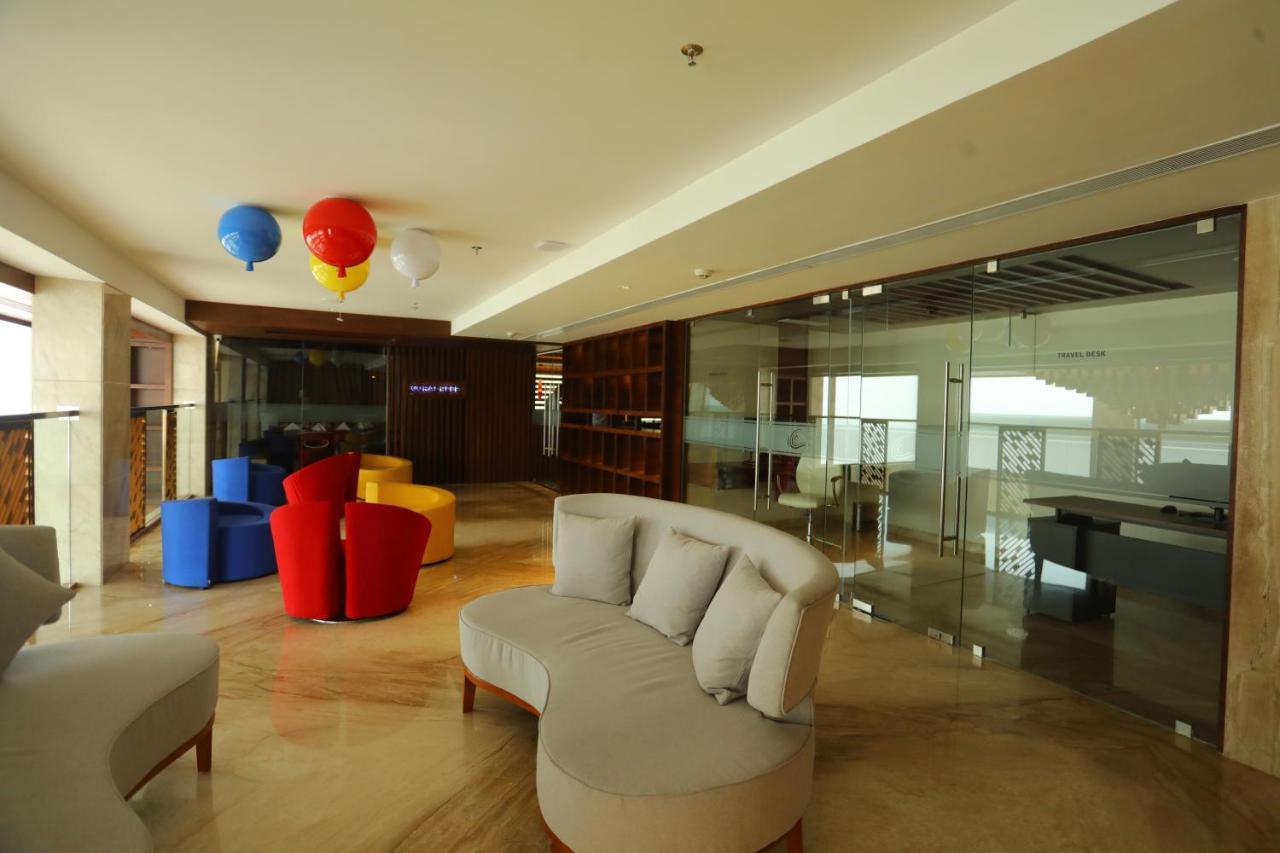 Hotel Coral Isle Kochi Esterno foto
