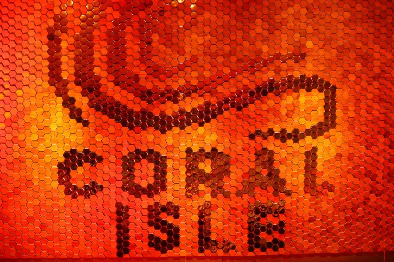 Hotel Coral Isle Kochi Esterno foto