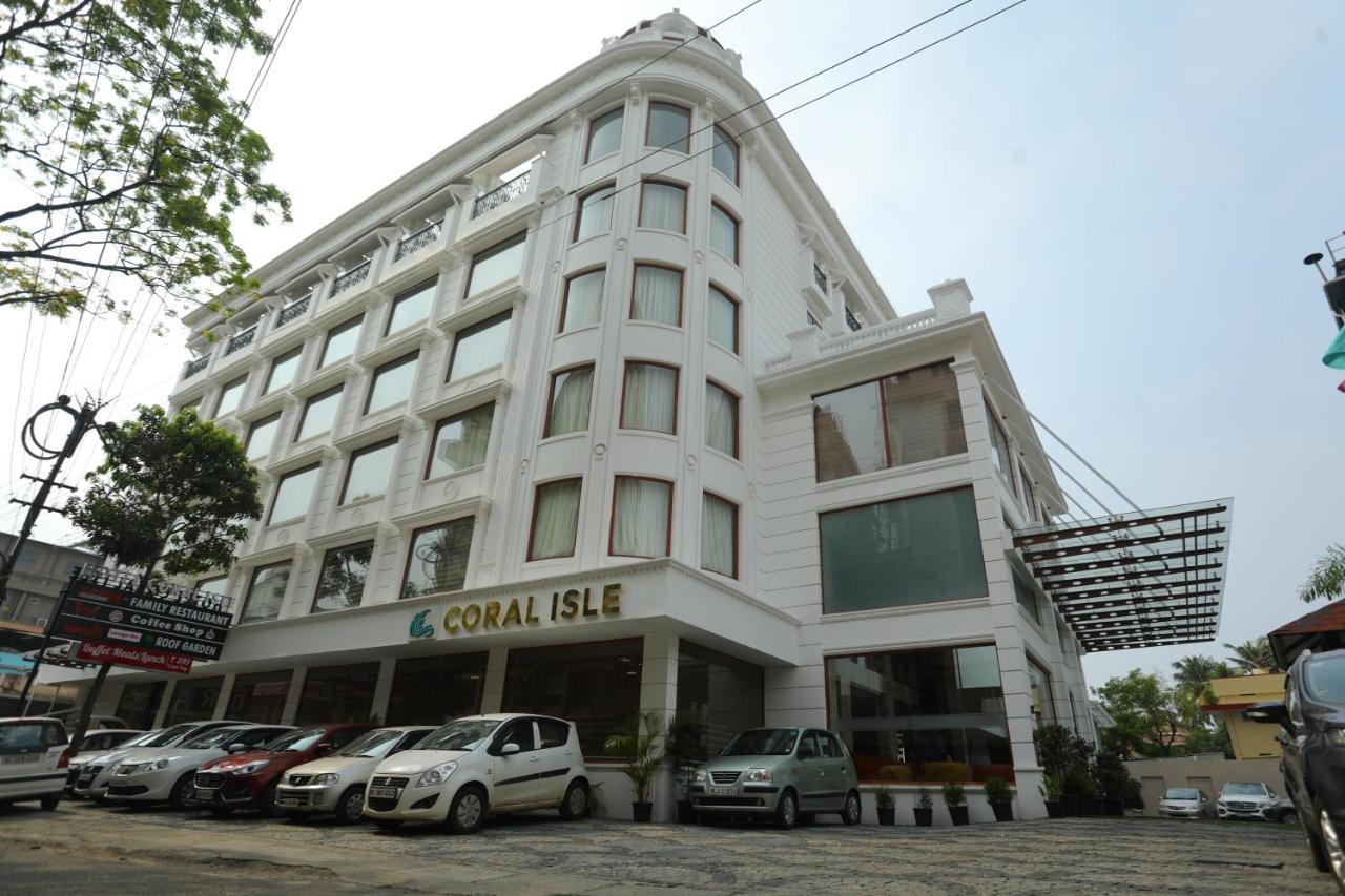 Hotel Coral Isle Kochi Esterno foto